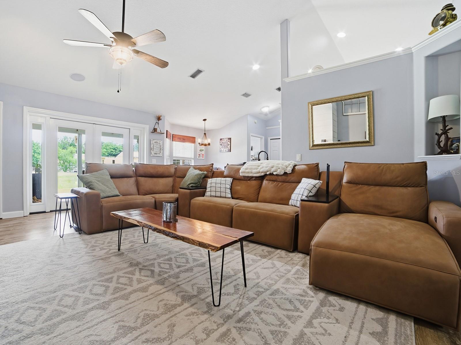 LAURELS MOUNT DORA - Residential