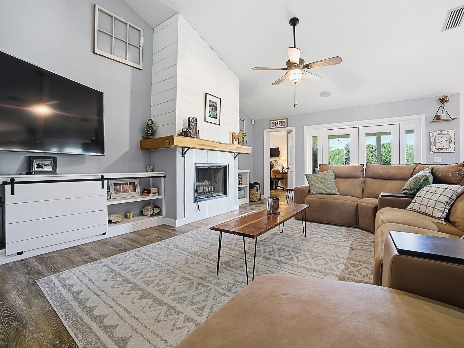 LAURELS MOUNT DORA - Residential