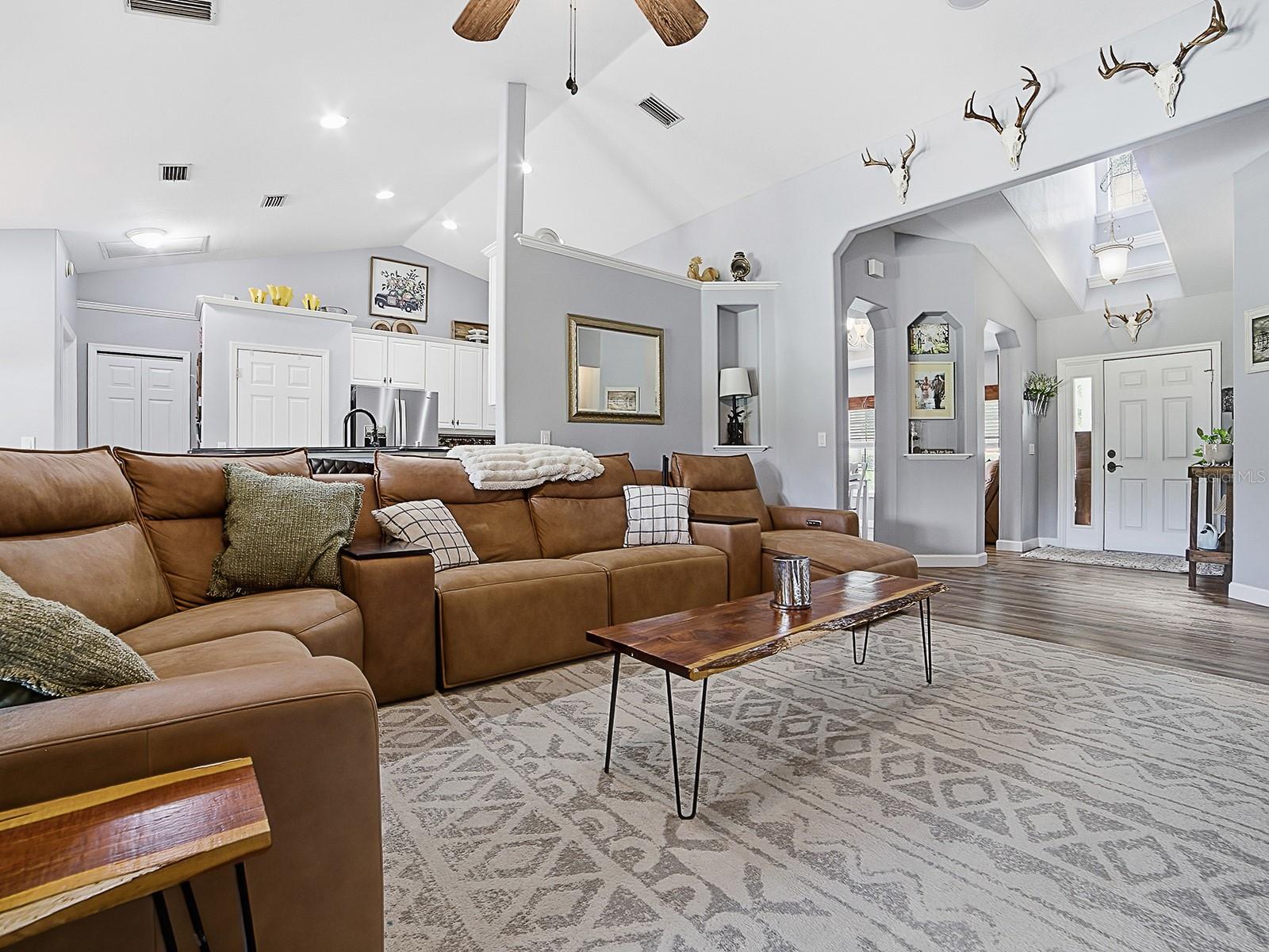 LAURELS MOUNT DORA - Residential