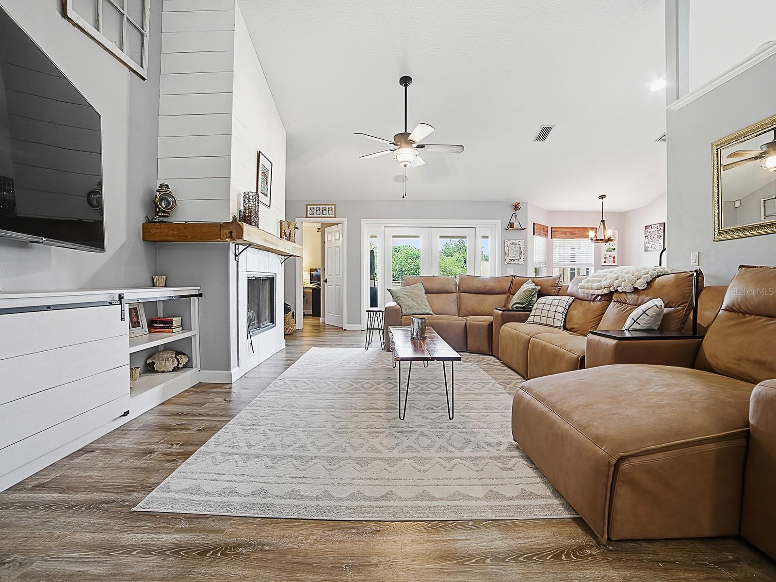 LAURELS MOUNT DORA - Residential