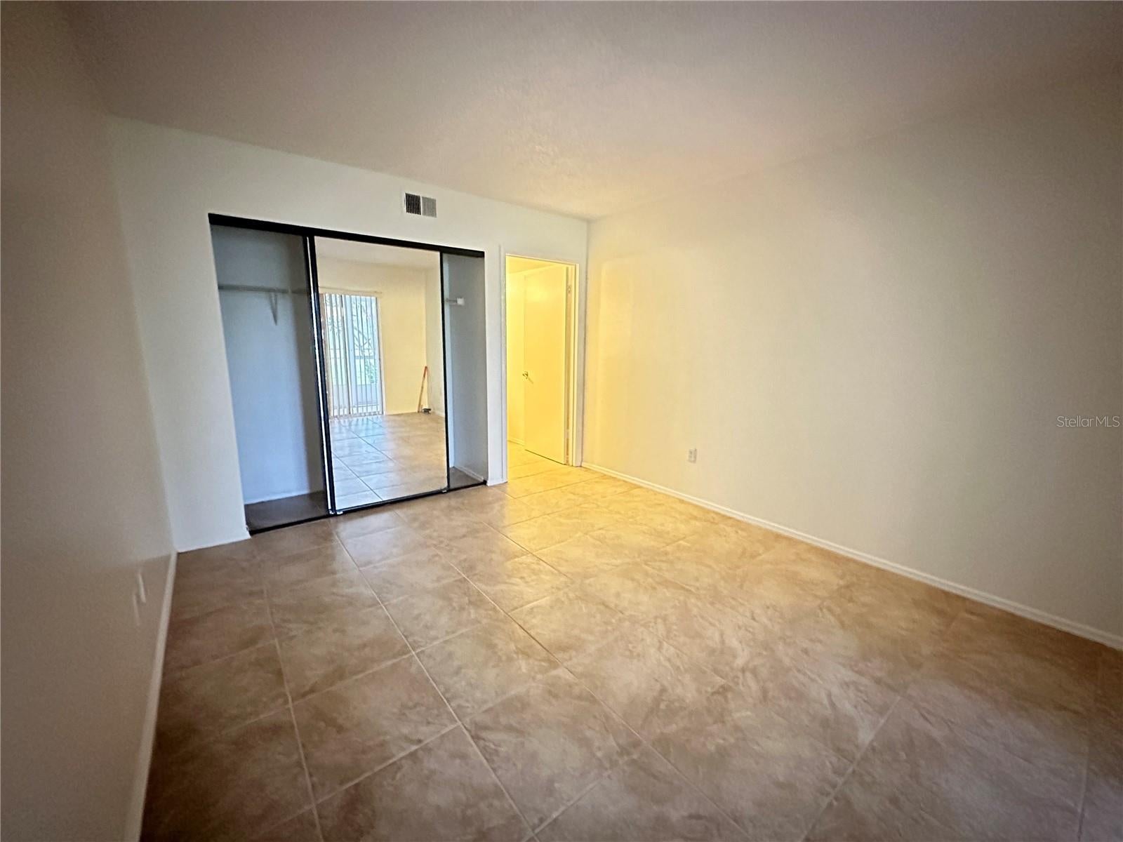 8124 FAIRWAYS CIRCLE R104