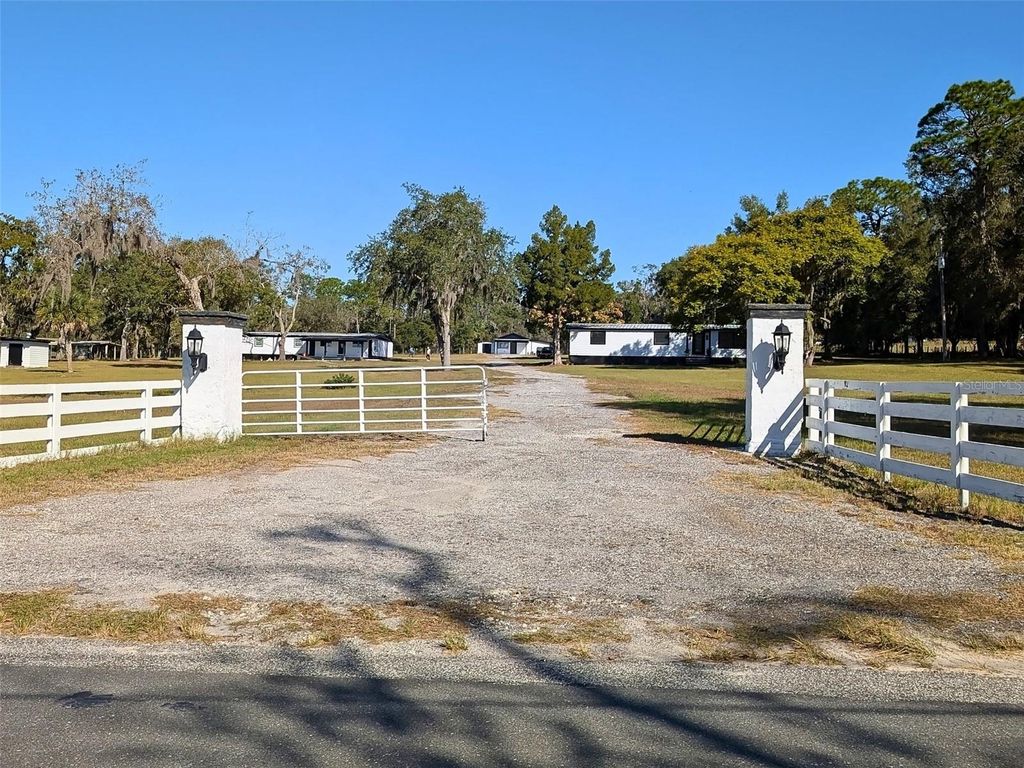 Photo of 15217 Bailey Hill Road, Brooksville, FL 34614 (MLS # W7880797)