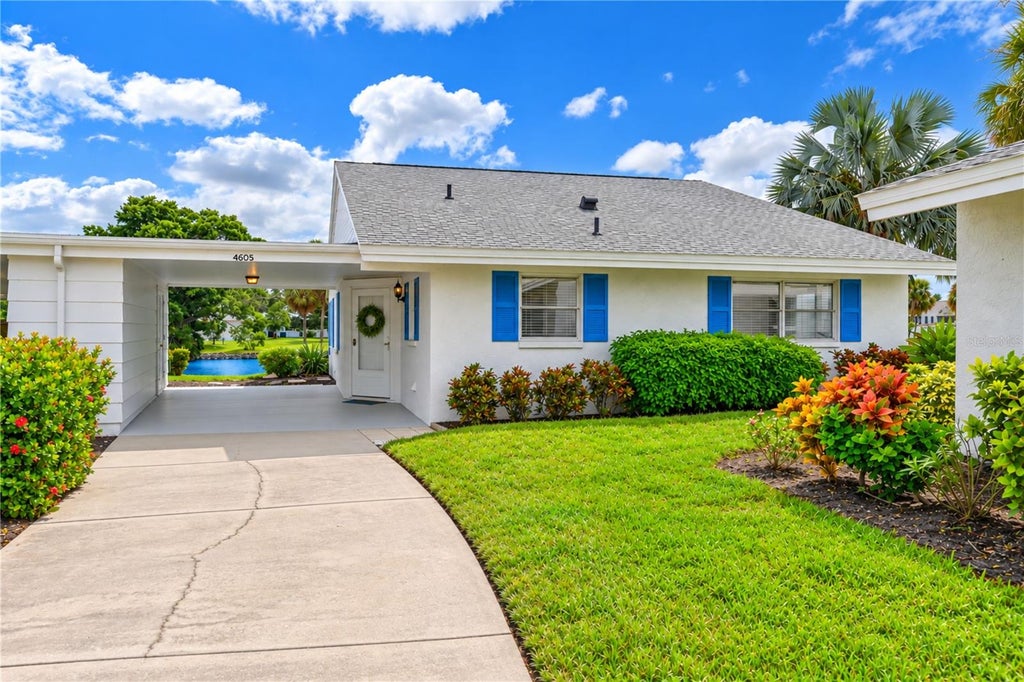 Photo of 4605 Lexington Circle, Bradenton, FL 34210 (MLS # A4709321)