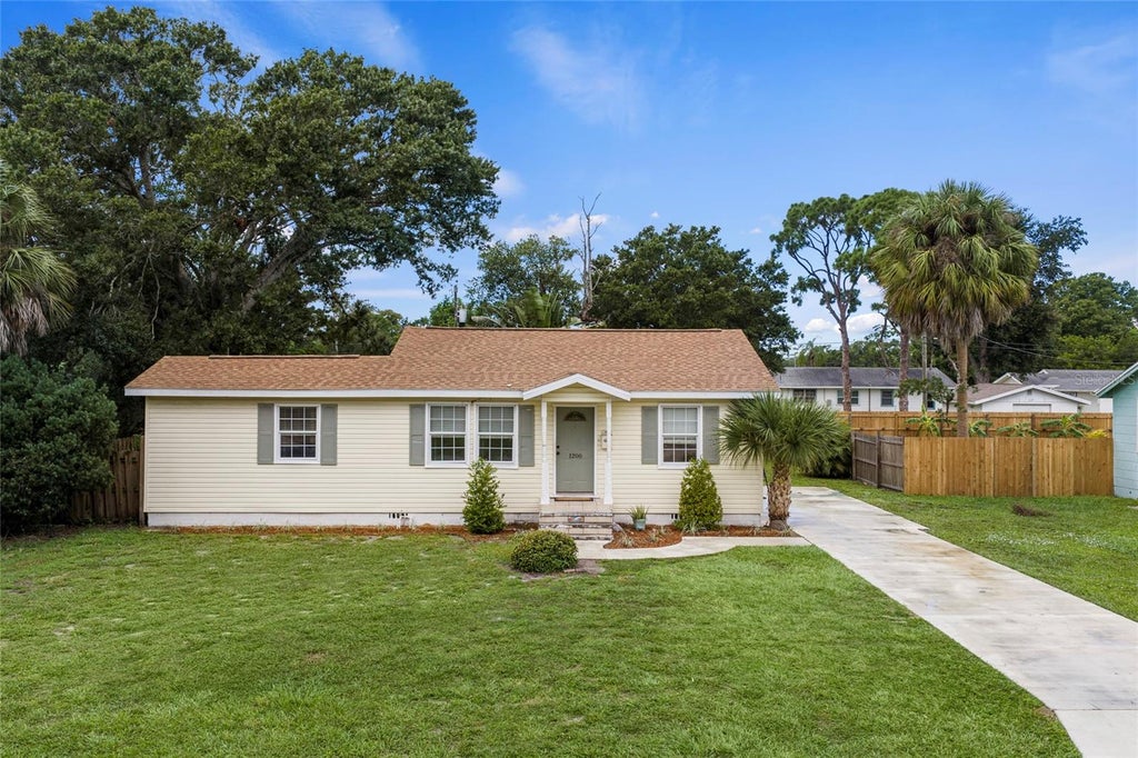Photo of 1206 30th Street W, Bradenton, FL 34205 (MLS # A4706308)
