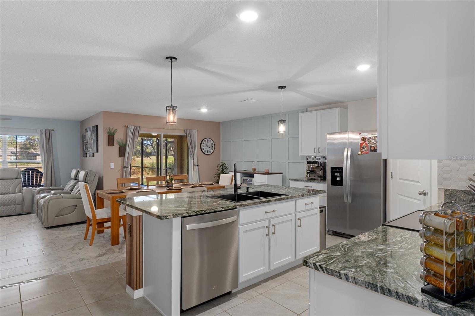 HERNANDO OAKS - Residential