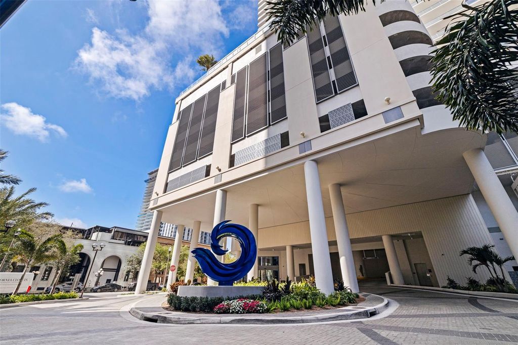 Photo of 275 1st Avenue S #2201, St Petersburg, FL 33701 (MLS # TB8487353)