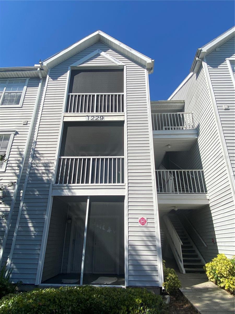 Welcome to Bermuda Lakes! This recently painted 1-bedroom, 1-bath condo is located on the 3rd floor, offering extra privacy with no upstairs neighbors. The unit features no carpet flooring throughout and a screened-in balcony with additional storage space. Enjoy the convenience of assigned parking plus guest parking, and pest control is included in the rent. Ideally situated just minutes from Publix, Home Depot, and a variety of restaurants. Don’t miss this opportunity—schedule your private tour today!