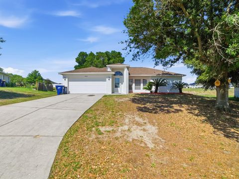 Photo of 4030 Lake Bluff Drive, Mascotte, FL 34753 (MLS # G5112688)