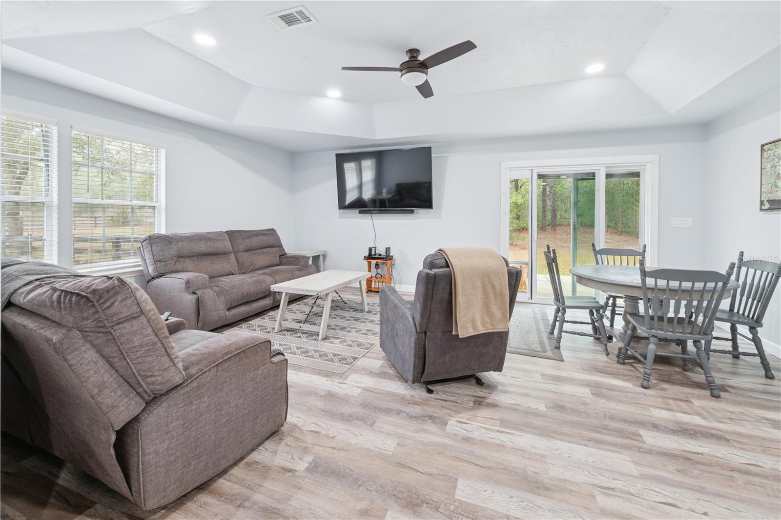 UNIVERSITY ESTATES - Residential