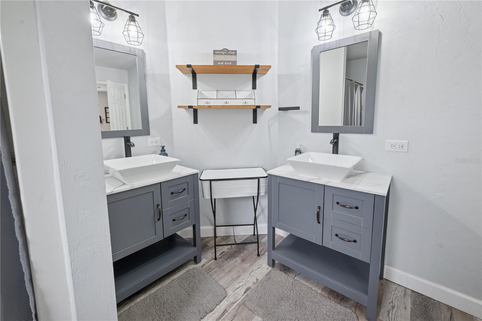 UNIVERSITY ESTATES - Residential