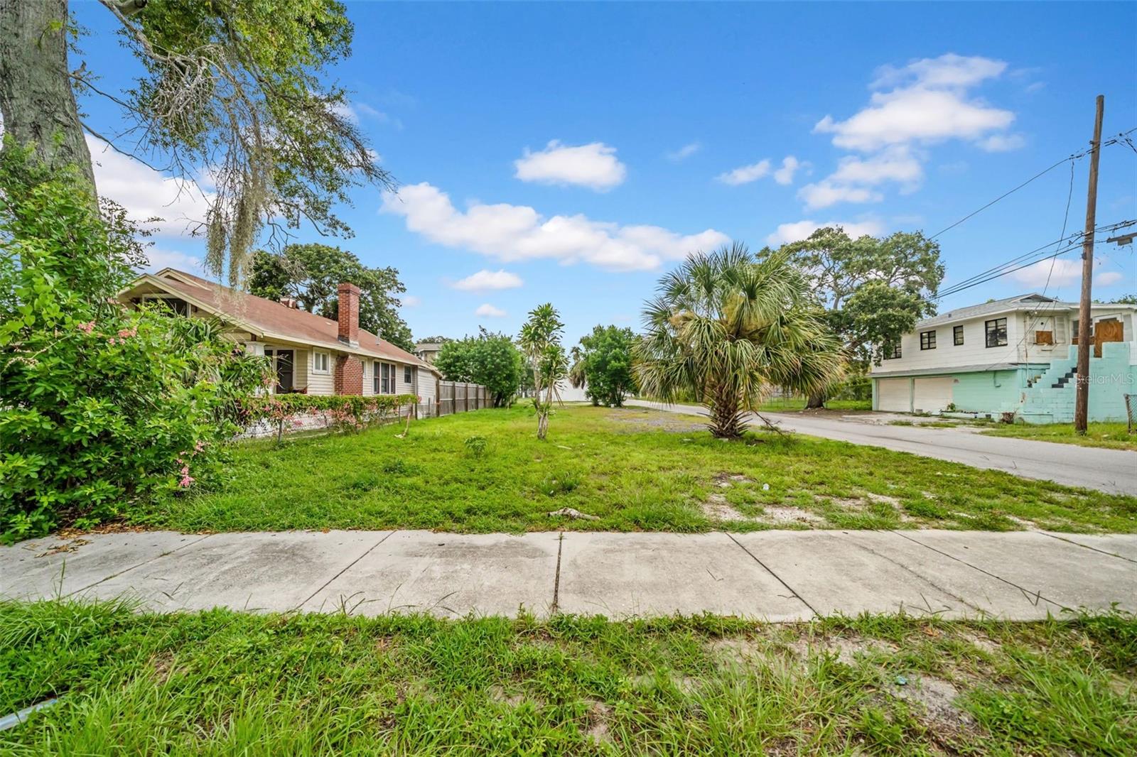 FRUITLAND HEIGHTS - Land