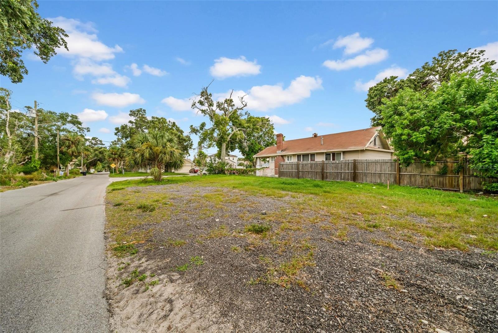 FRUITLAND HEIGHTS - Land