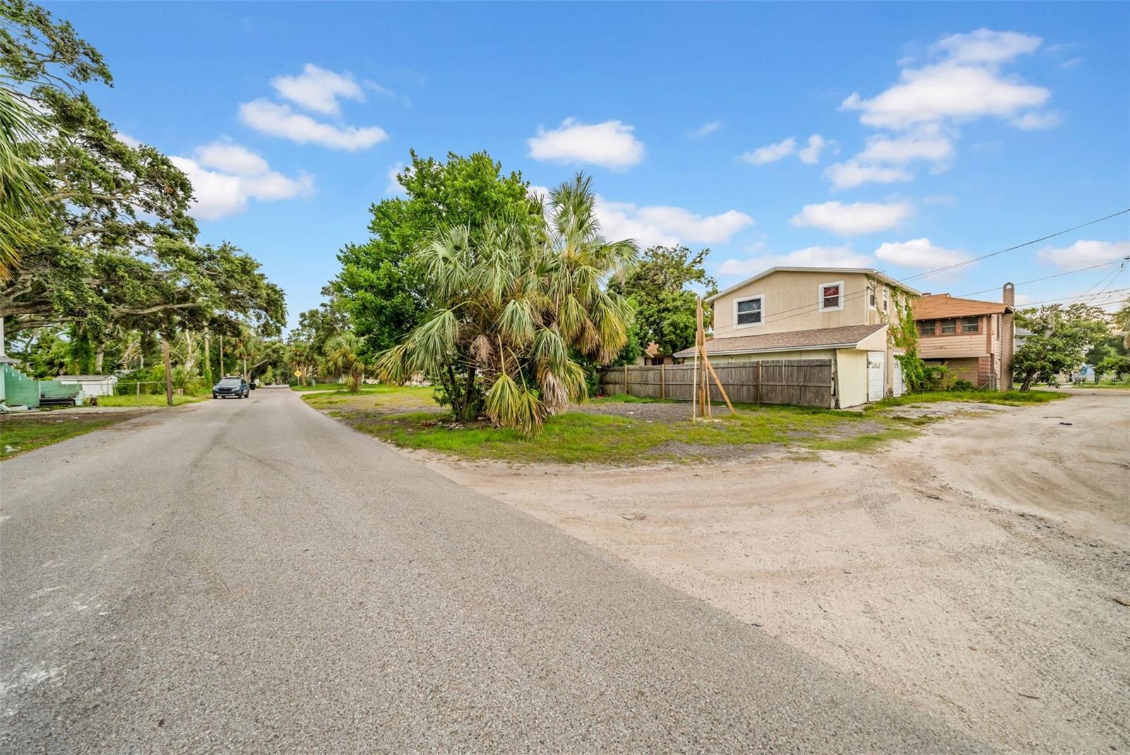 FRUITLAND HEIGHTS - Land