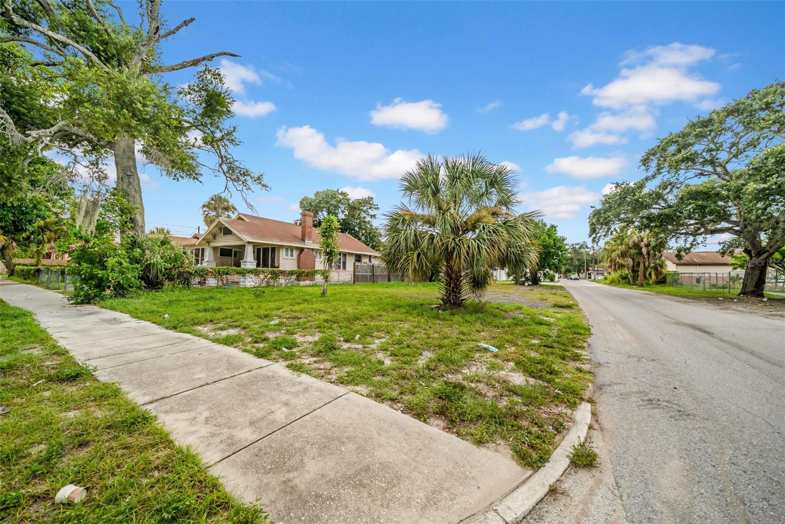 FRUITLAND HEIGHTS - Land