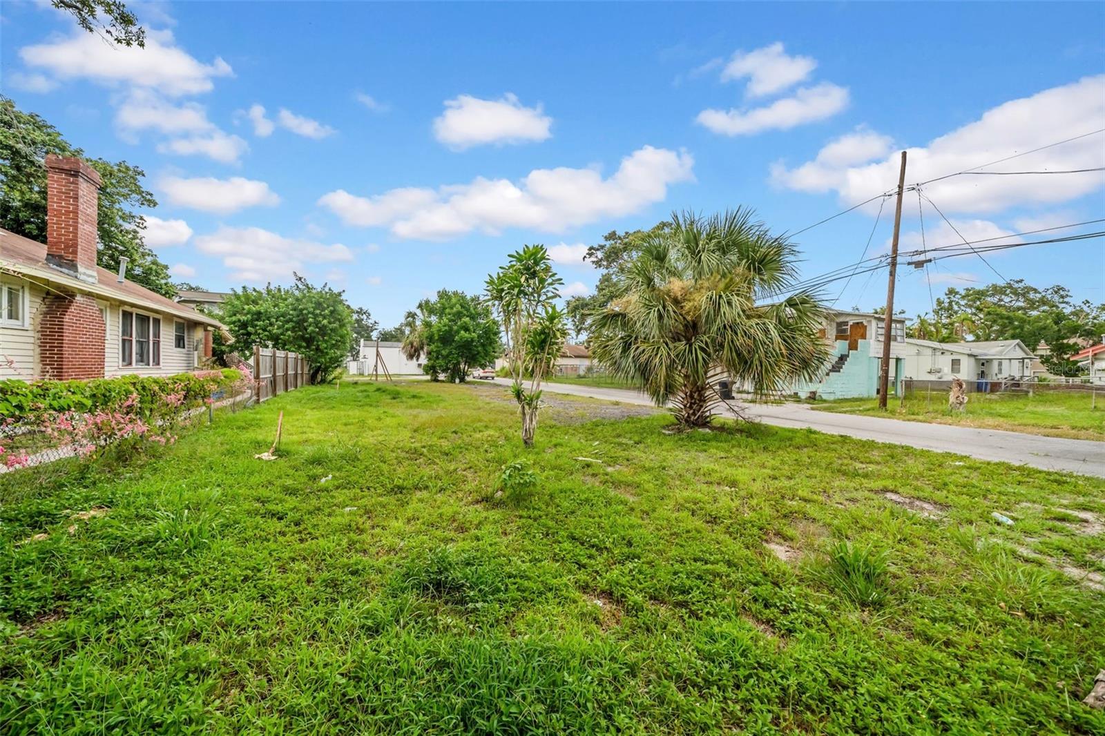 FRUITLAND HEIGHTS - Land