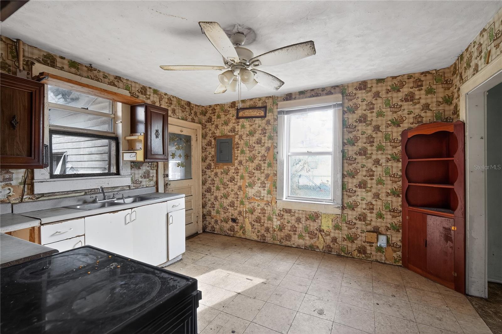 COUNTRY CLUB ESTATES RESUB PT - Residential