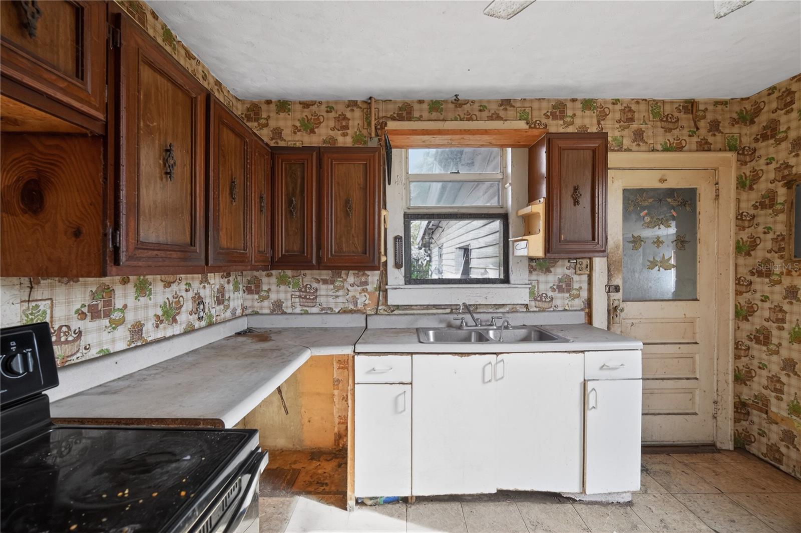 COUNTRY CLUB ESTATES RESUB PT - Residential