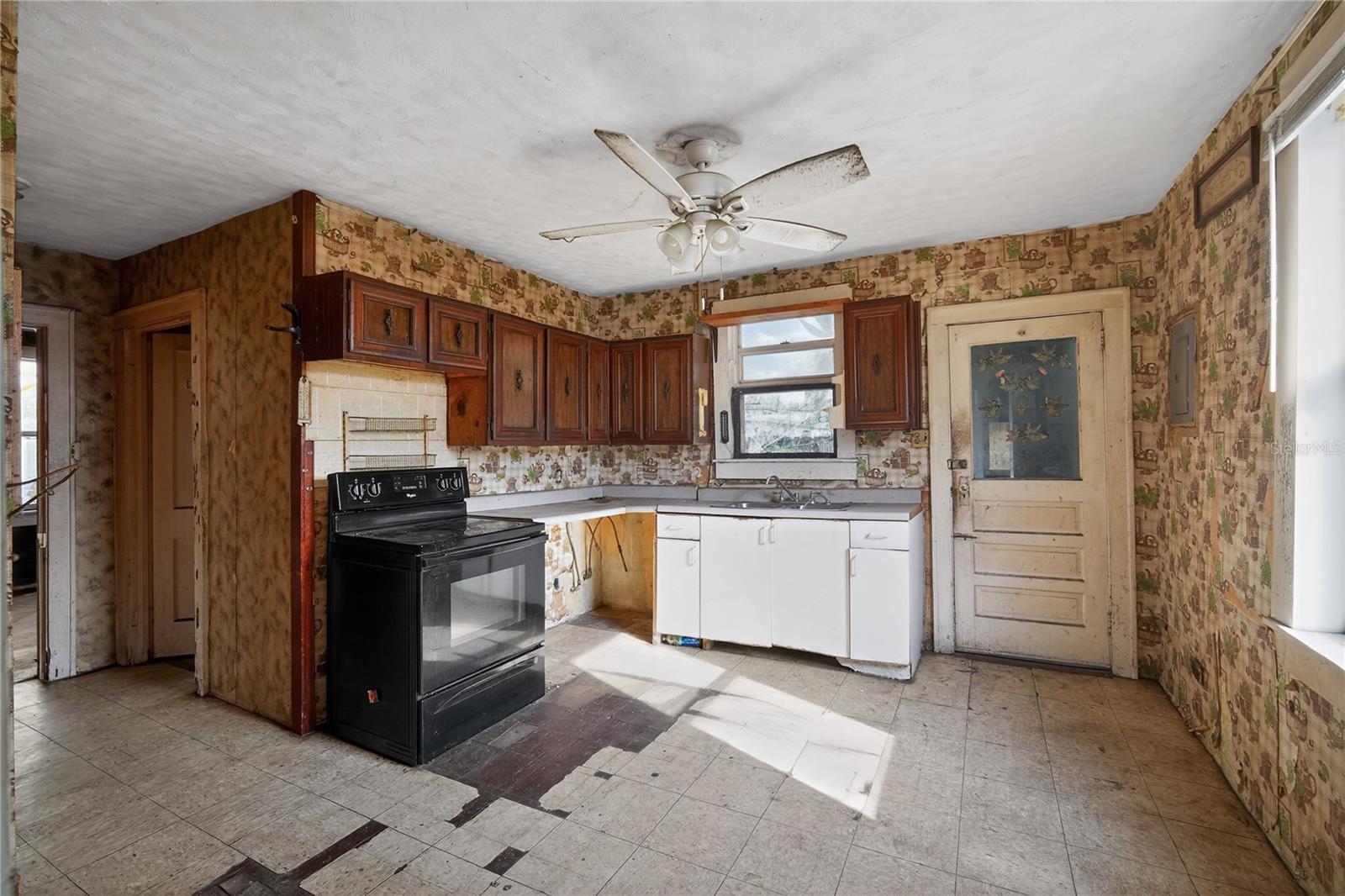 COUNTRY CLUB ESTATES RESUB PT - Residential