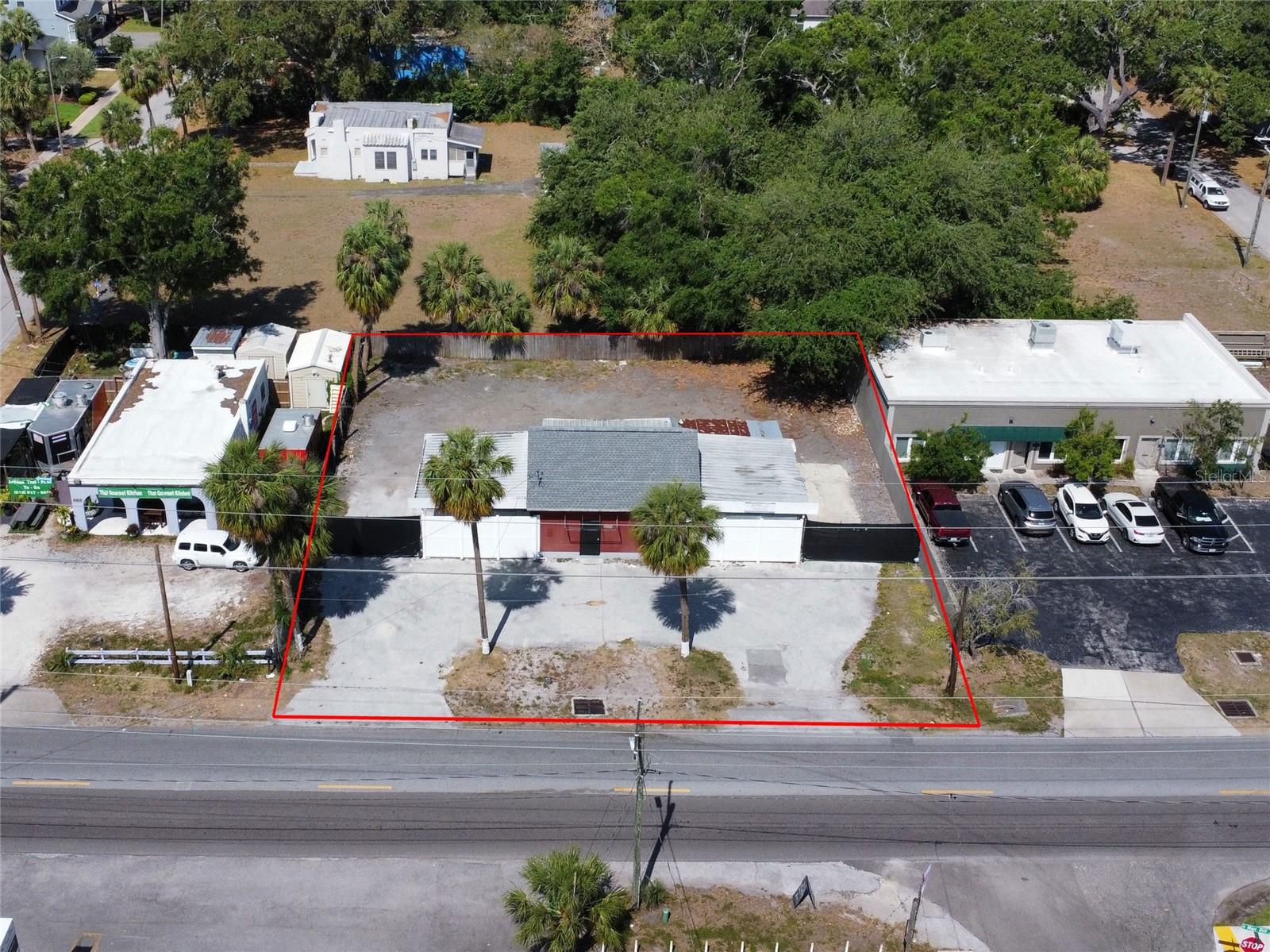 Commercial building on a large lot located in the fast growing South Macdill corridor of South Tampa. Concrete block building with second story loft, large covered spaces outside, fully secured and gated lot provides for a variety of uses.