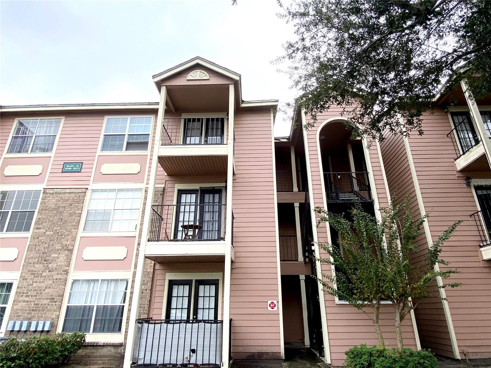 A beautiful condo within the Waterford Landing community, of the illustrious UCF area. Only FIVE minutes to the University of Central Florida. There are several dining options to choose from and the community is located right on the Lynx bus line. Amenities include a clubhouse and a state-of-the-art fitness center, all surrounded by lush landscaping.
At 583 sqft, this cozy condo offers clean, plush carpet throughout, with a spacious master bedroom including a huge walk-in closet and a ceiling fan with overhead lighting. The kitchen comes fully equipped with updated appliances, a sizable pantry, and ample counter space with a separate dining area and breakfast bar.
This condo is a 1st-floor unit, with a relaxing patio and full-size washer and dryer available for your convenience.
Water is included
Pets Allowed, $250 each pet, small only
$1300.00 Monthly Rent
$1300.00 Security Deposit
$95.00 Application fee each applicant over 18
Tenant Liability Insurance **Required**