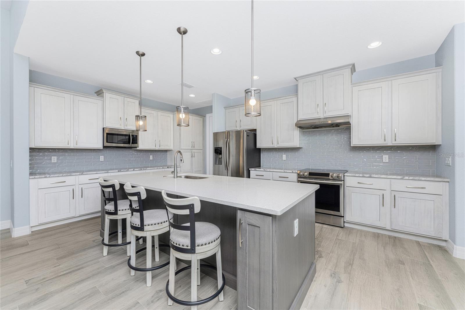 197 ROTONDA BOULEVARD N