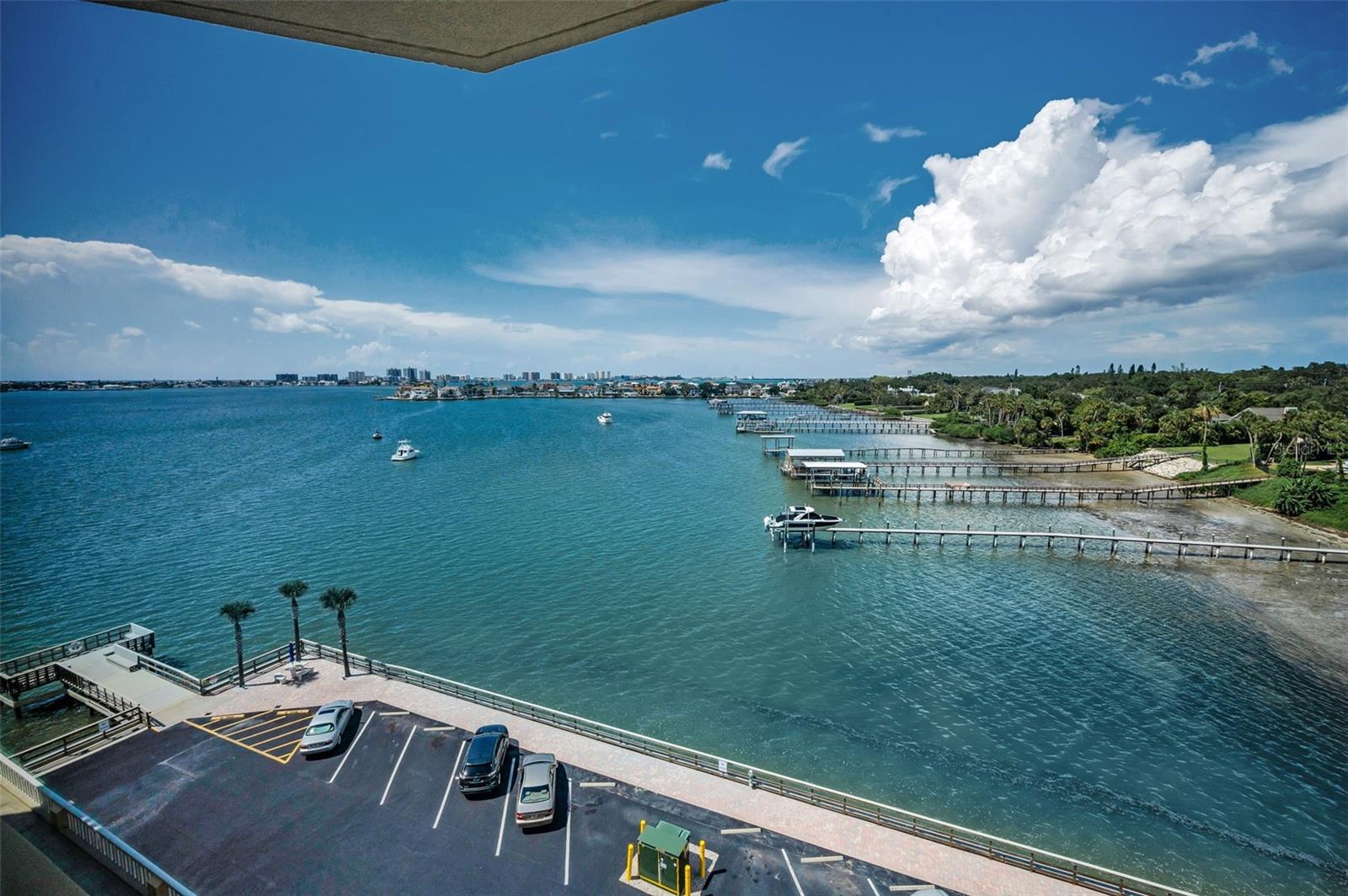 HARBOUR CLUB CONDO 3 - Residential