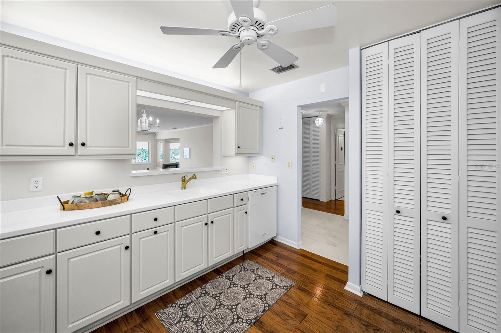 HARBOUR CLUB CONDO 3 - Residential