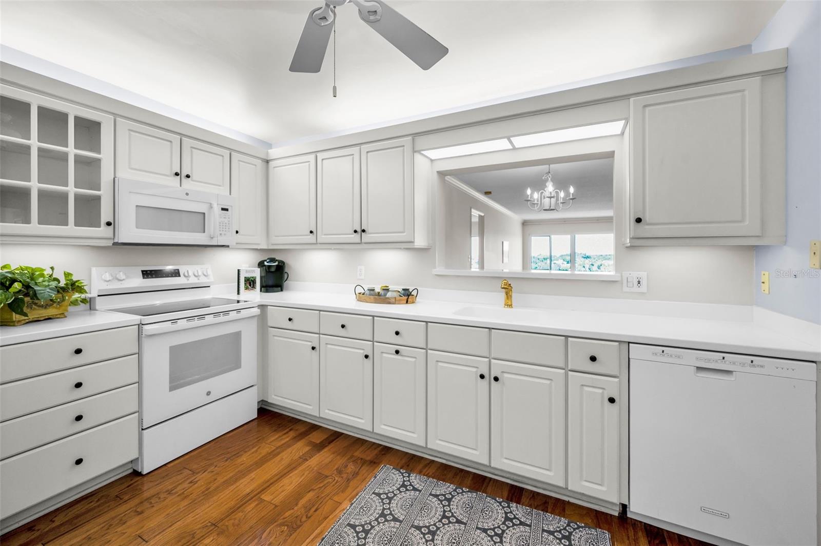 HARBOUR CLUB CONDO 3 - Residential