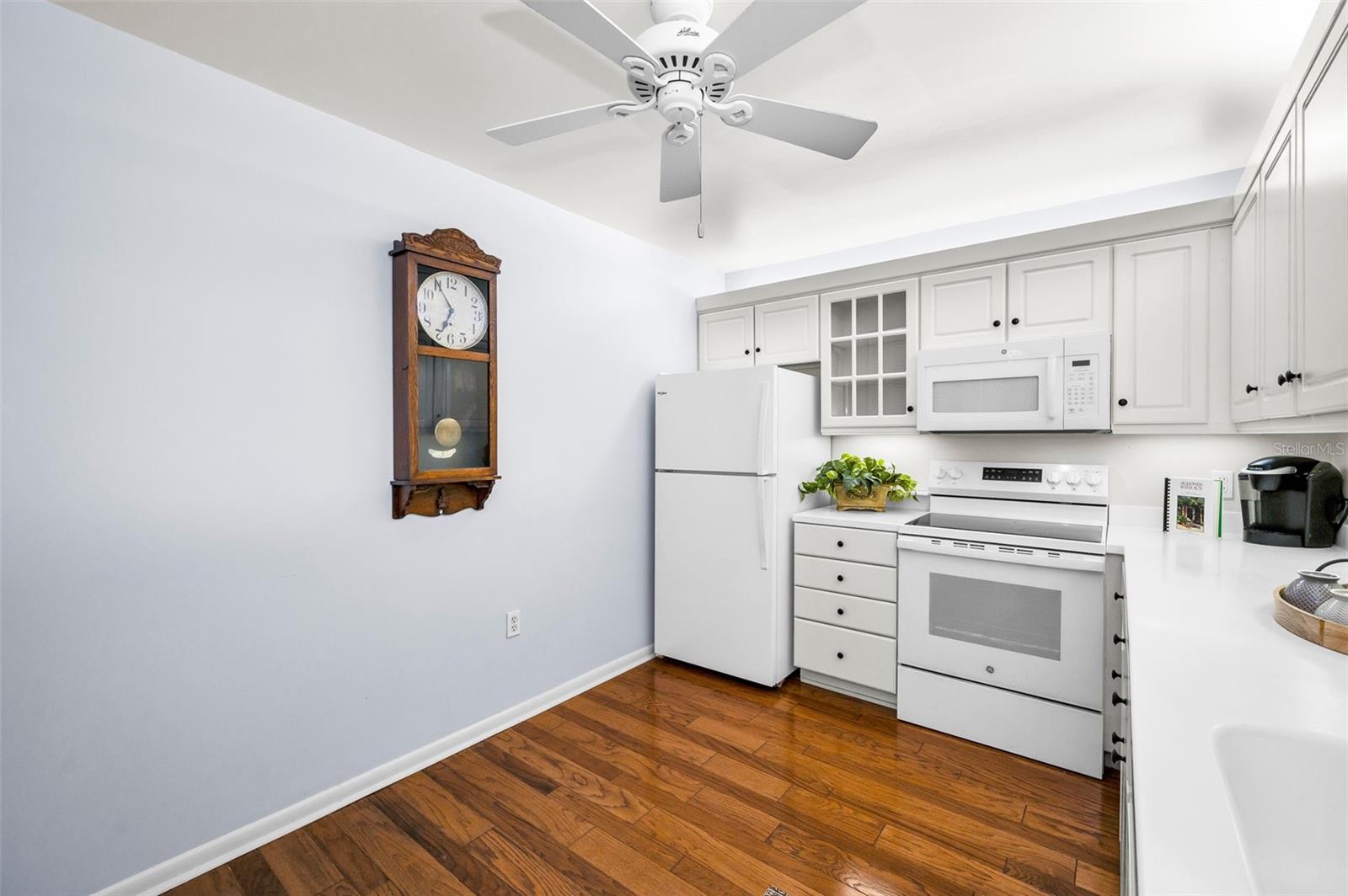 HARBOUR CLUB CONDO 3 - Residential