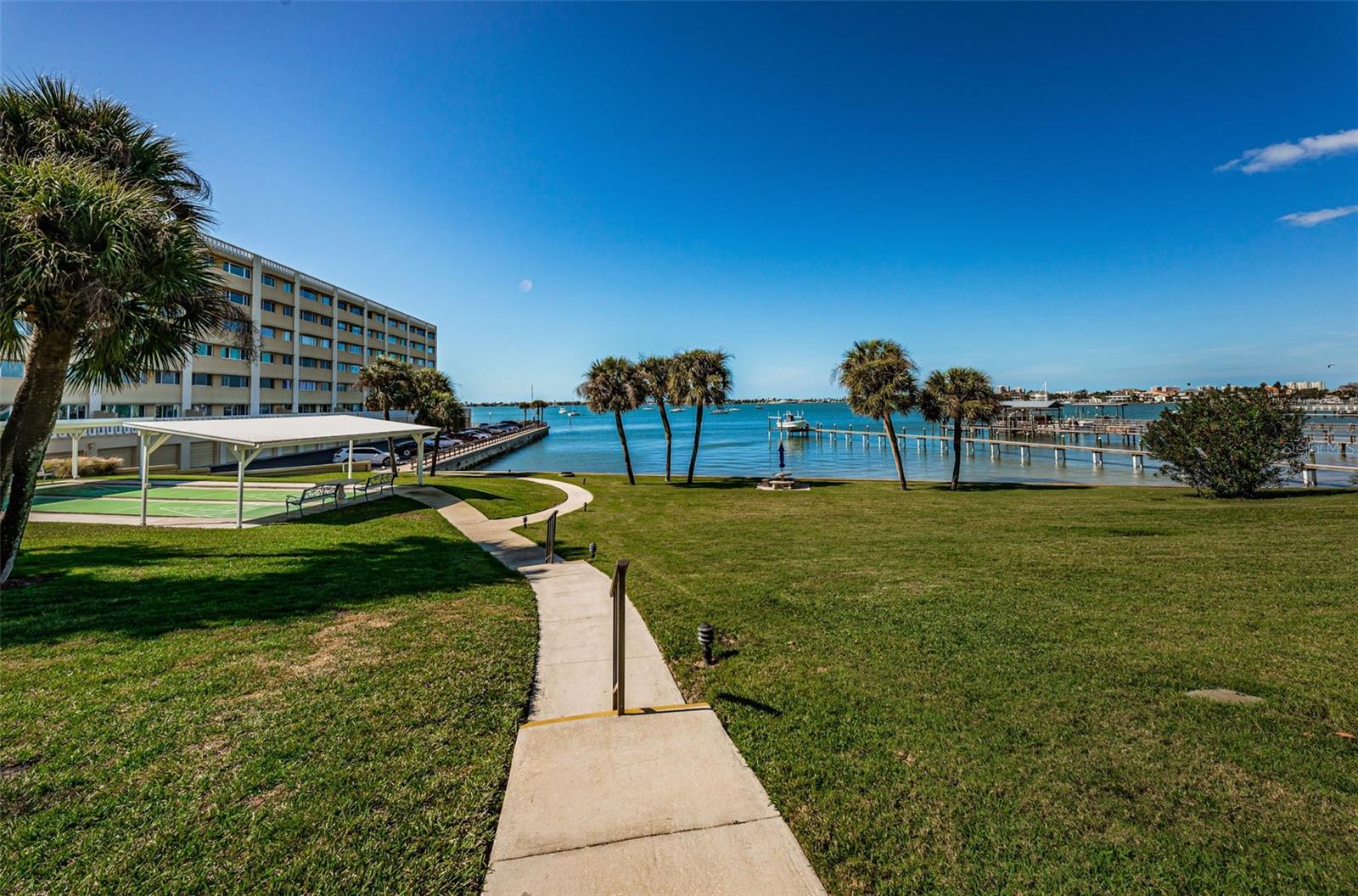 HARBOUR CLUB CONDO 3 - Residential