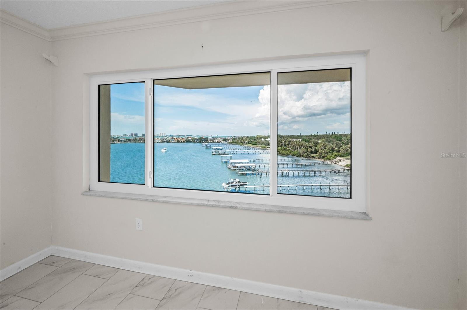 HARBOUR CLUB CONDO 3 - Residential