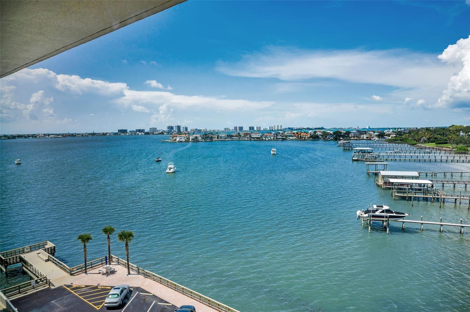 HARBOUR CLUB CONDO 3 - Residential