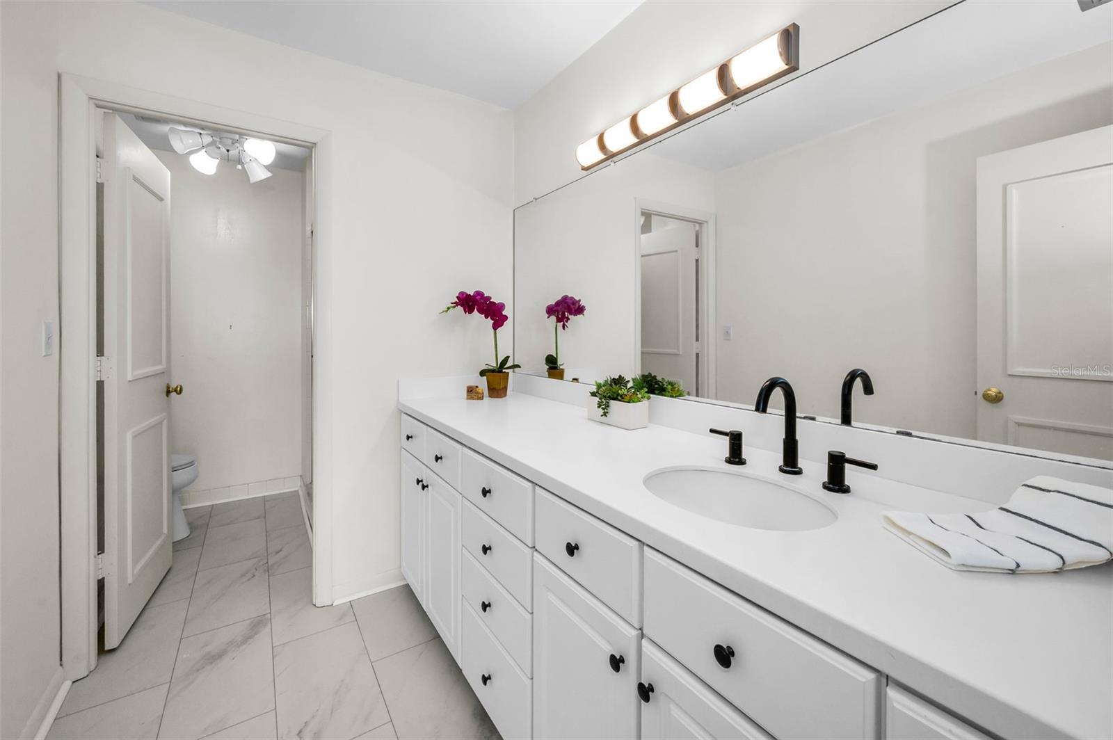 HARBOUR CLUB CONDO 3 - Residential