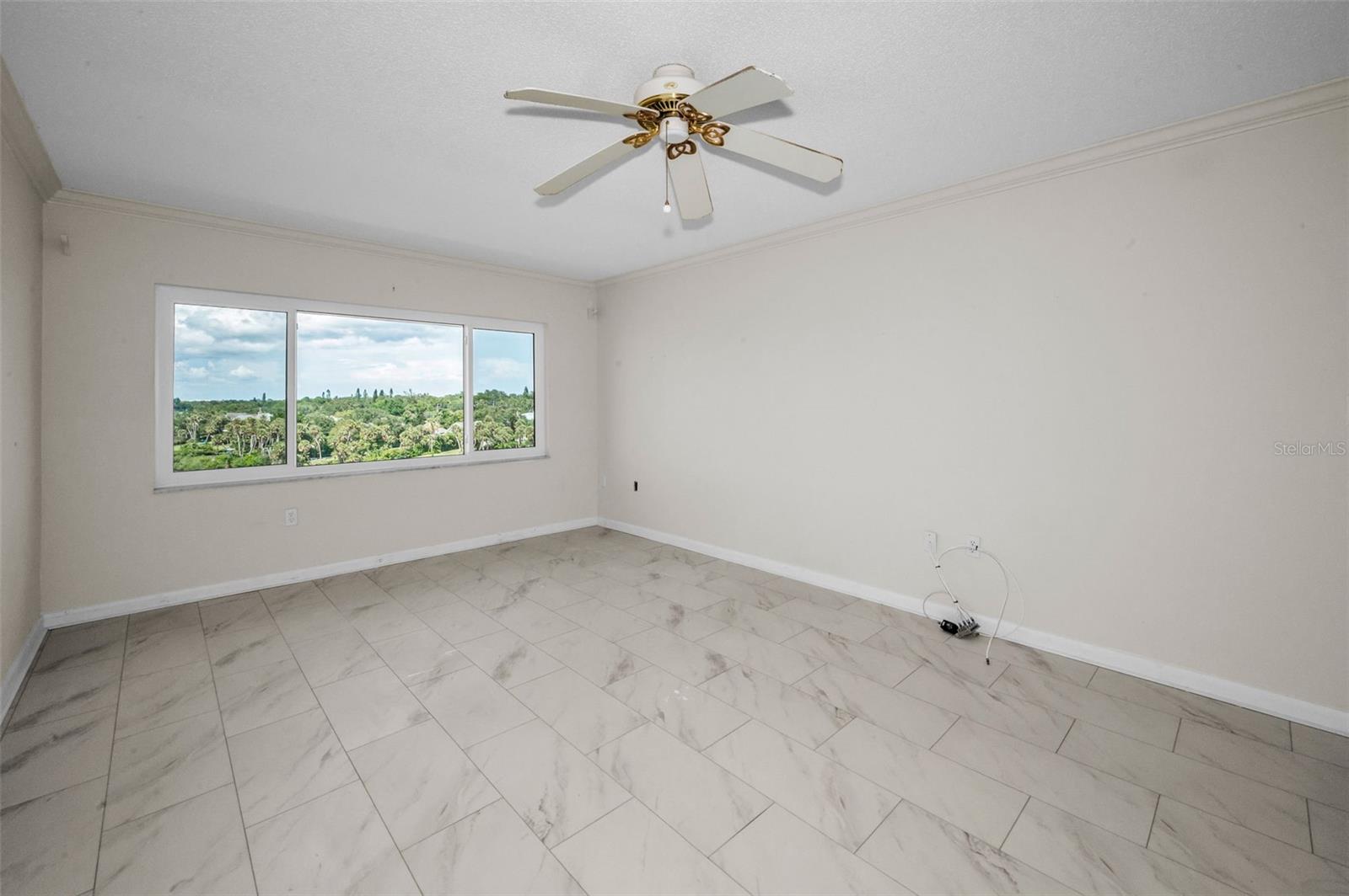 HARBOUR CLUB CONDO 3 - Residential