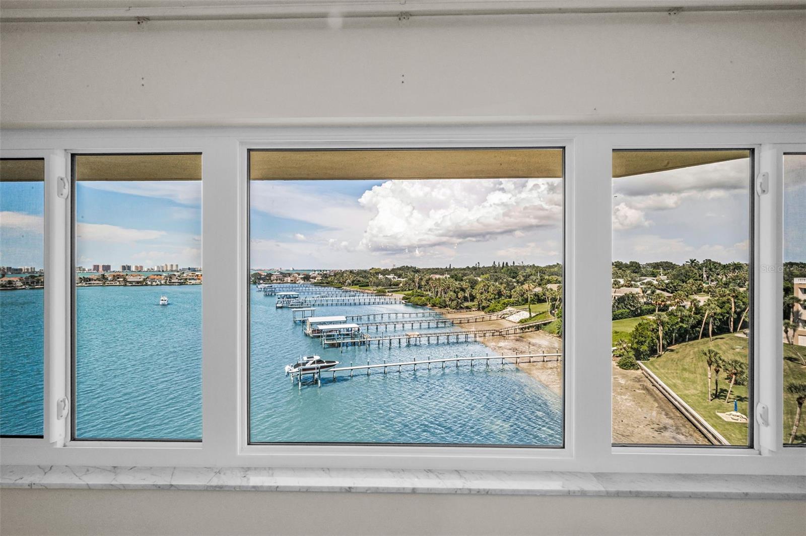 HARBOUR CLUB CONDO 3 - Residential