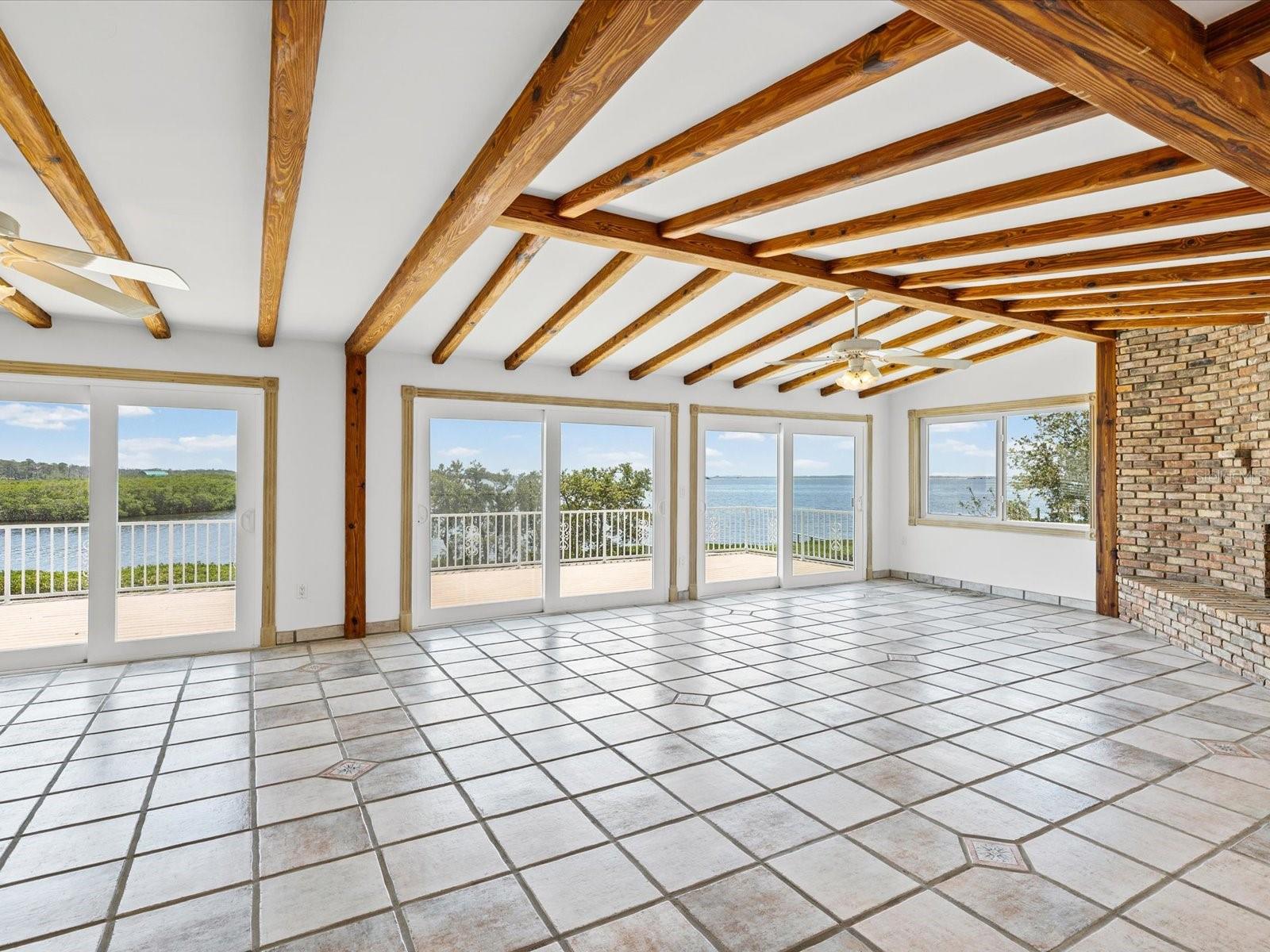 SEA BREEZE ISLAND - Residential