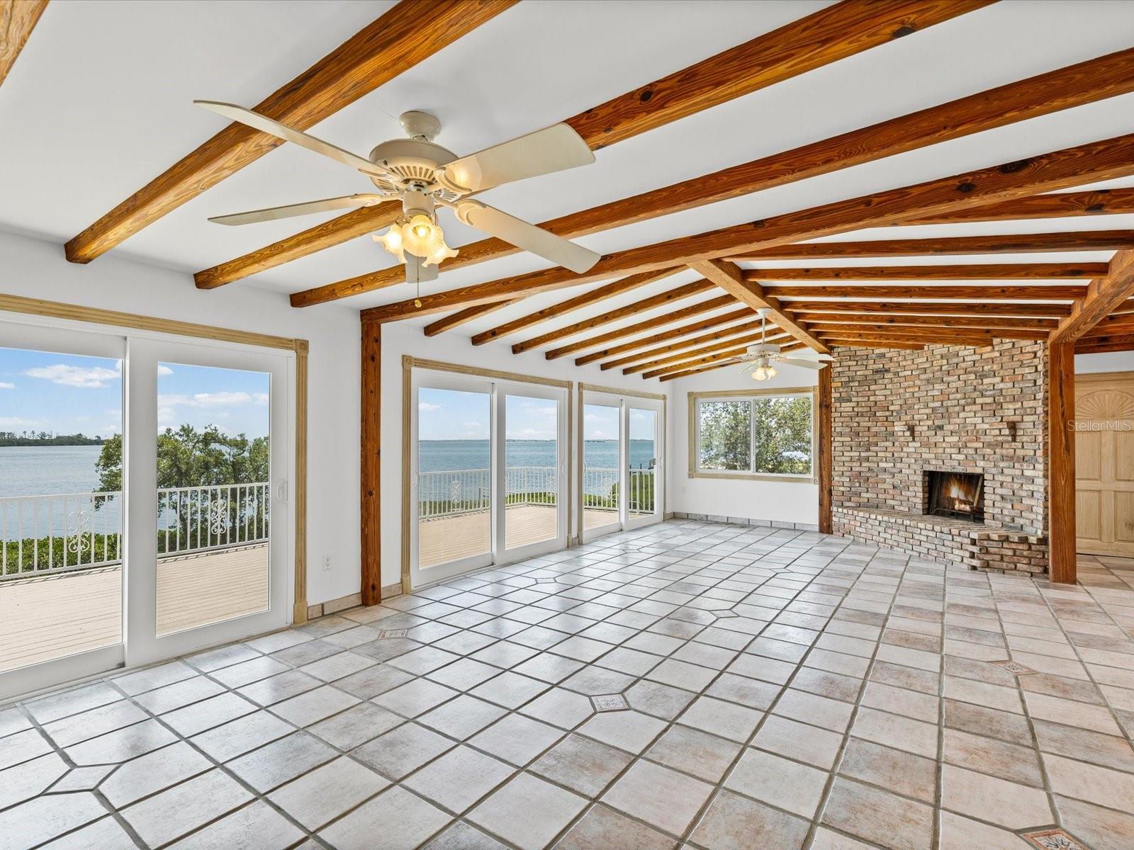 SEA BREEZE ISLAND - Residential