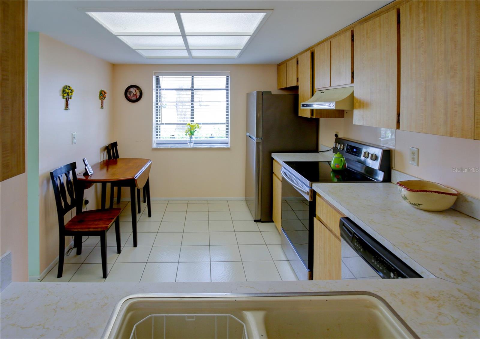 860 GLEN MORE COURT B