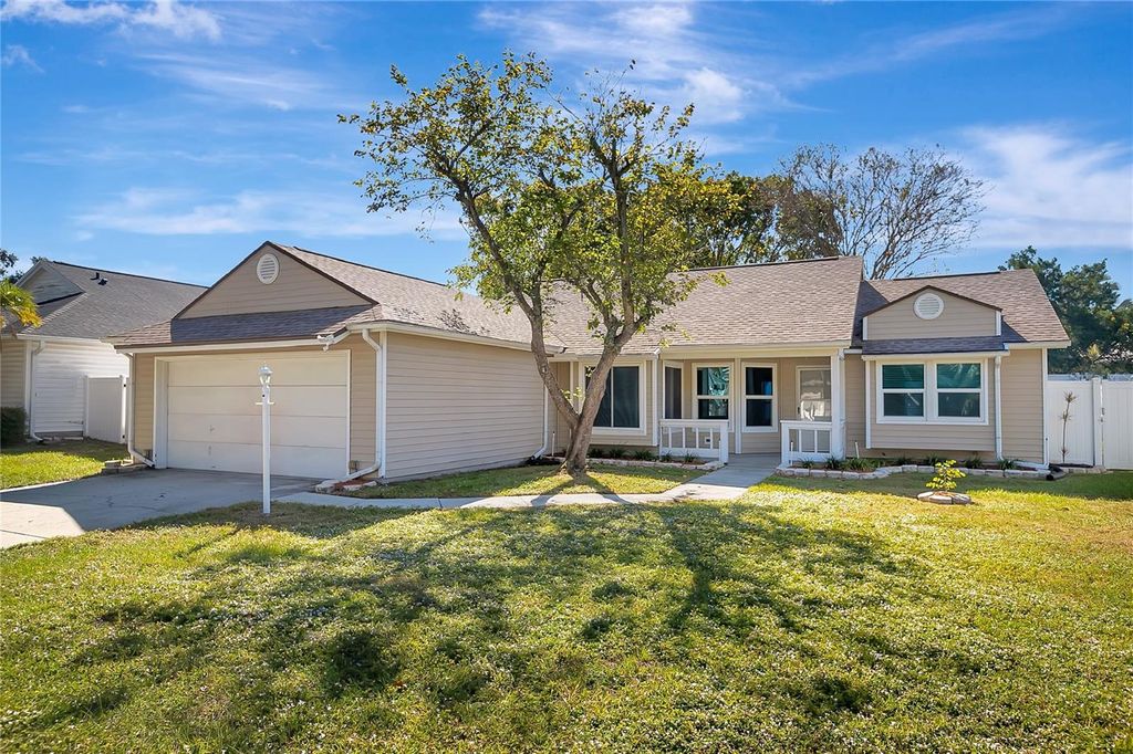 Photo of 2038 Bonnie Avenue, Palm Harbor, FL 34683 (MLS # TB8446100)