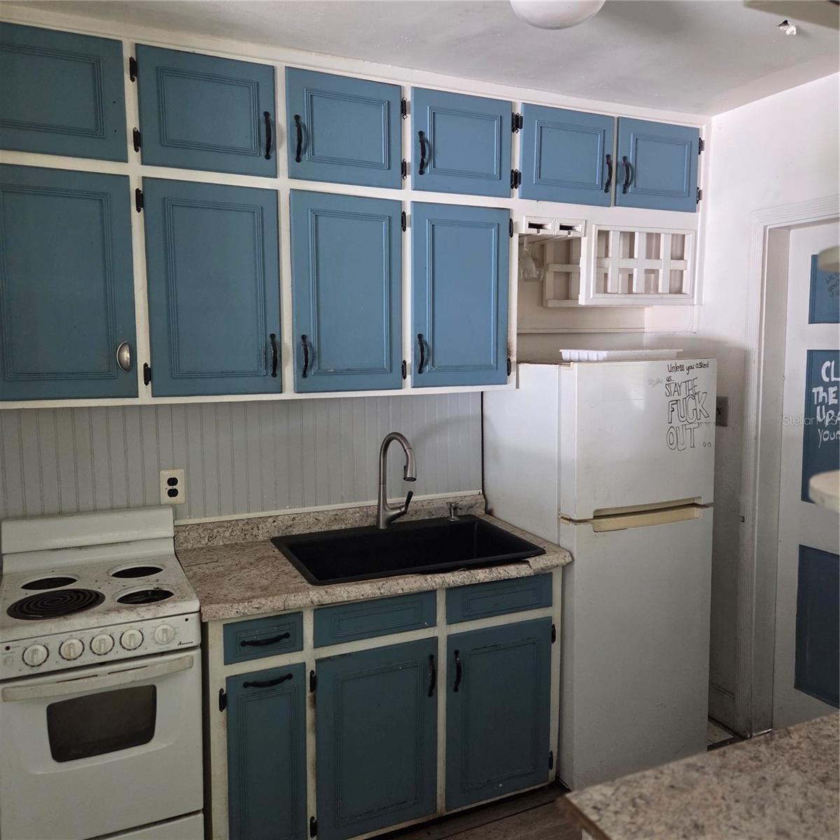 LEESBURG HILLSIDE MANOR - Residential