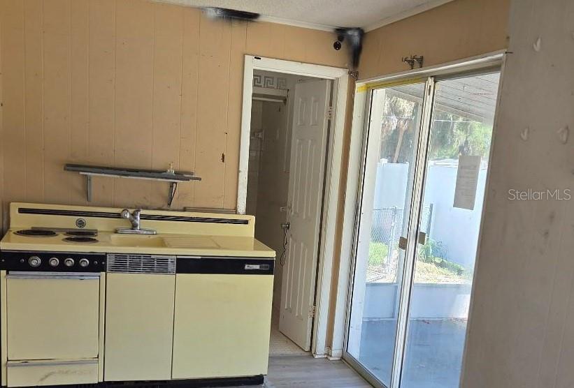 LEESBURG HILLSIDE MANOR - Residential