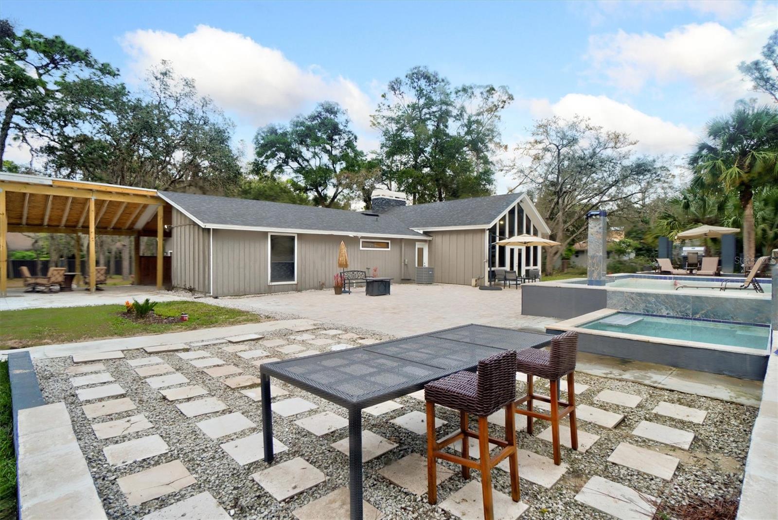 DAWN ESTATES - Residential Lease