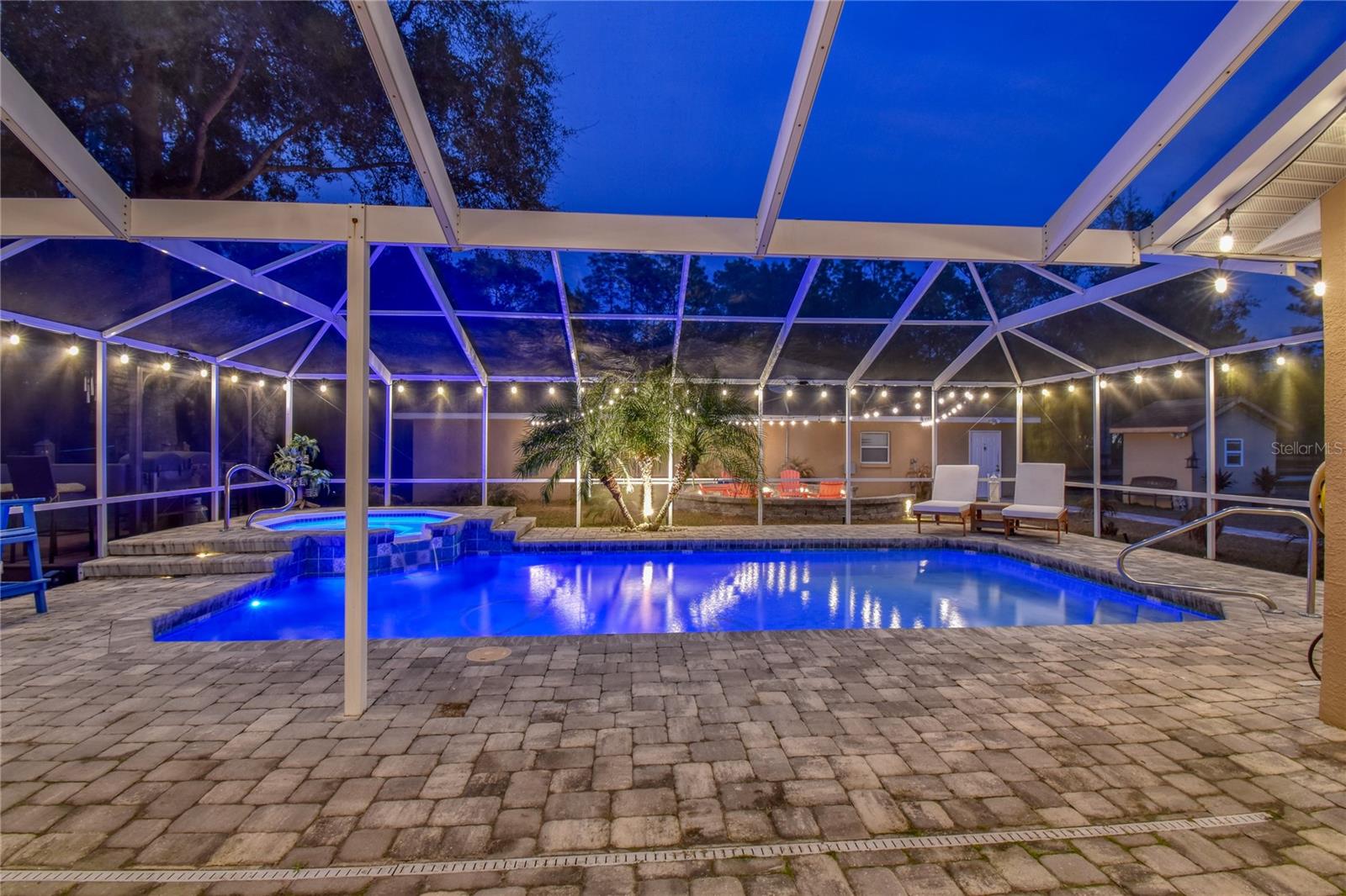 ROLLING HILLS - Residential