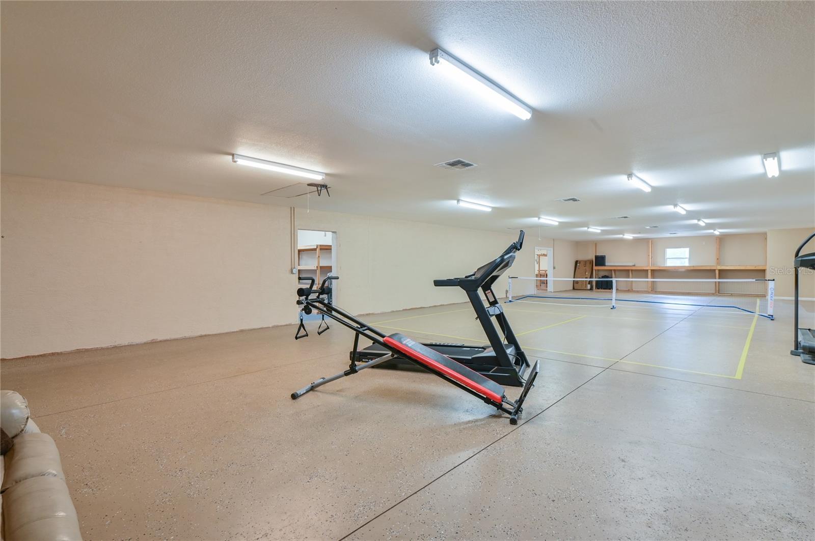 ROLLING HILLS - Residential