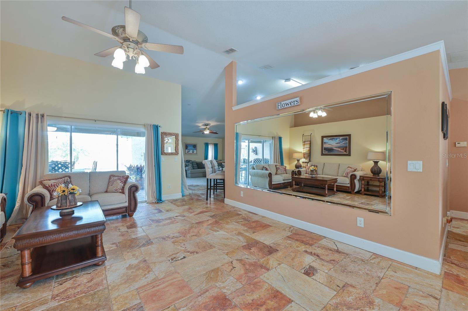 ROLLING HILLS - Residential