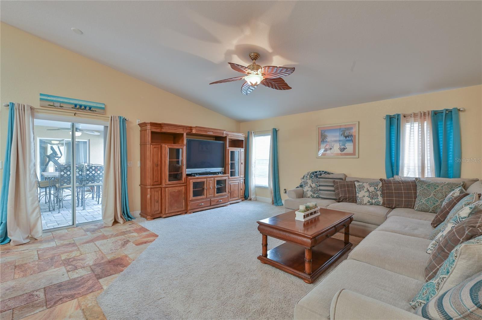 ROLLING HILLS - Residential