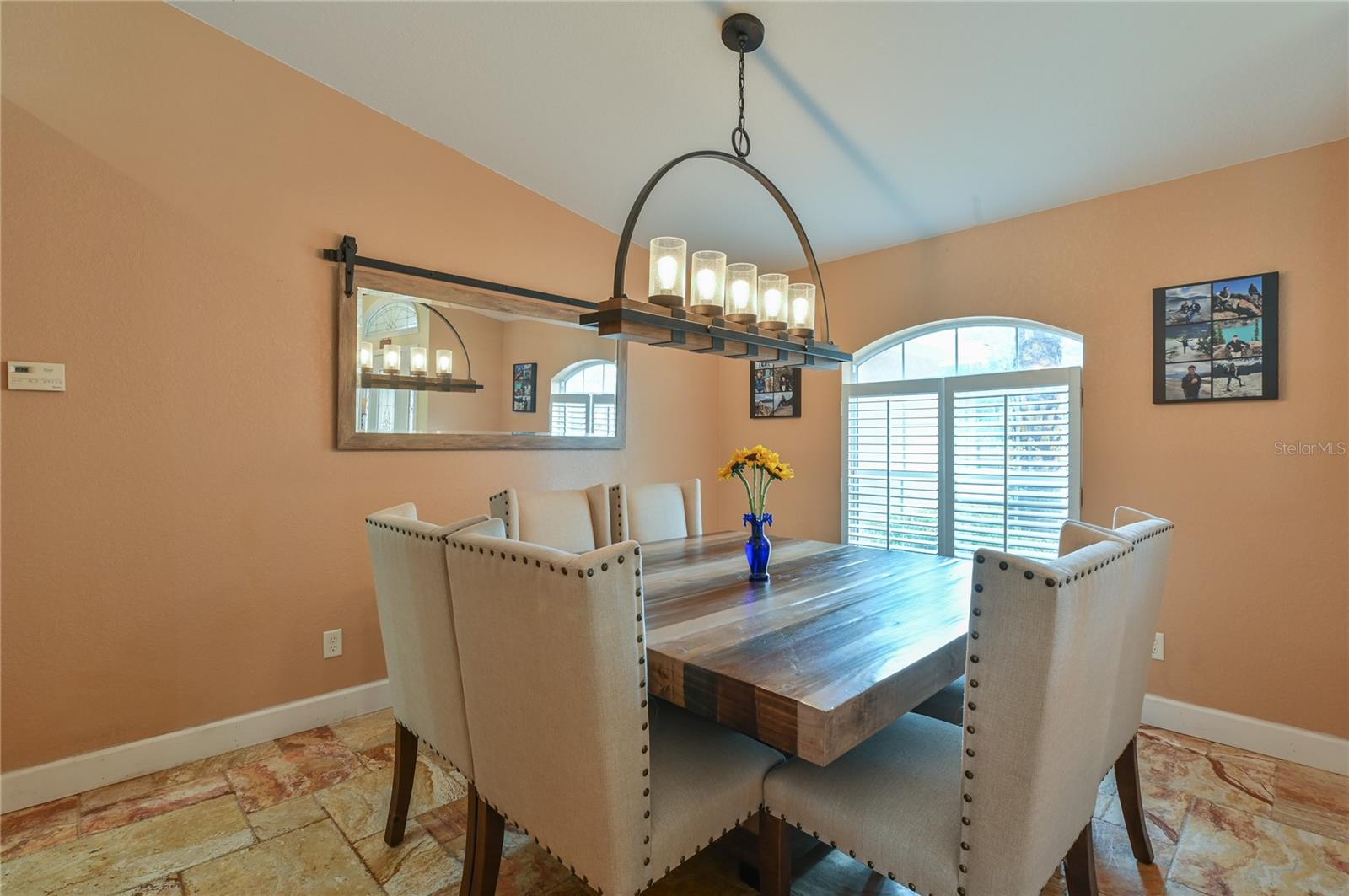 ROLLING HILLS - Residential