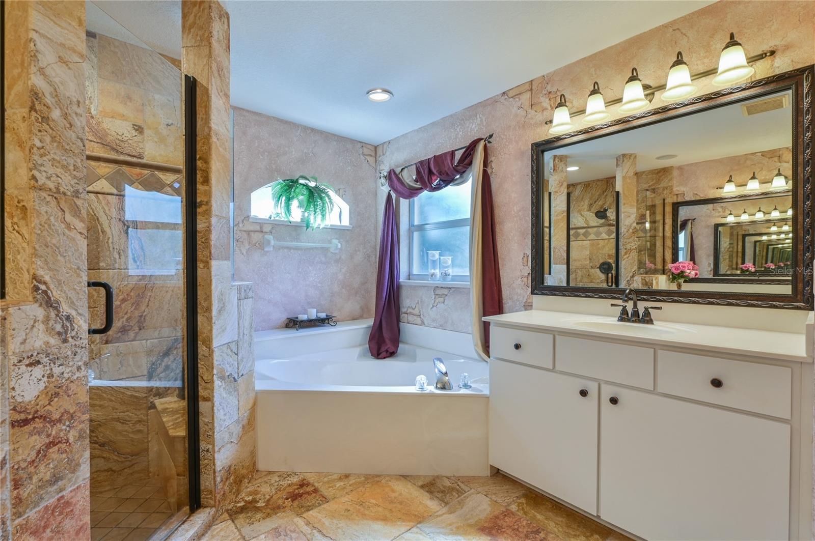 ROLLING HILLS - Residential