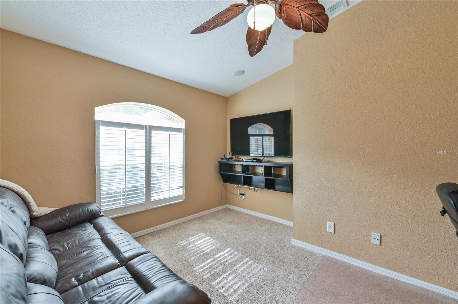 ROLLING HILLS - Residential