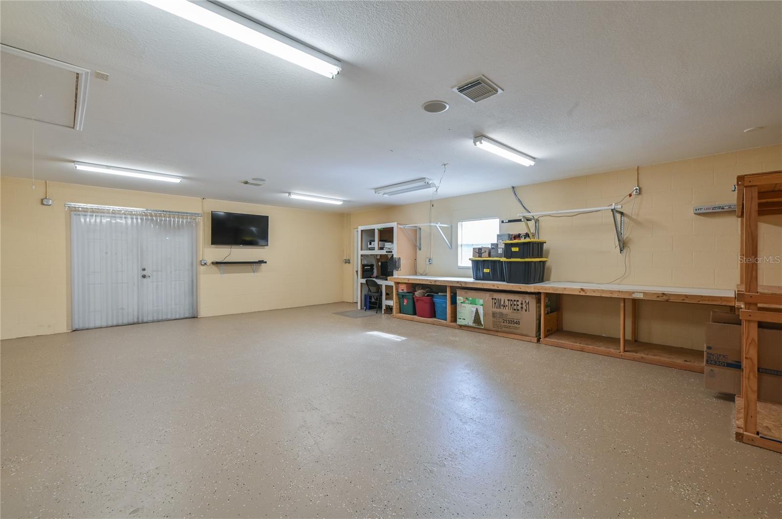 ROLLING HILLS - Residential